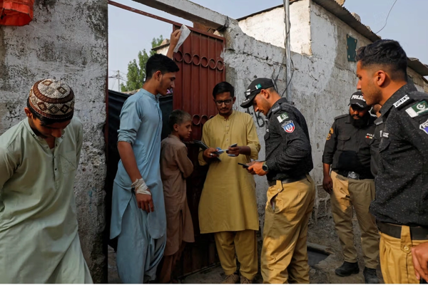 Pakistan Considers Legal Measures Against Citizens Assisting Afghan Refugees