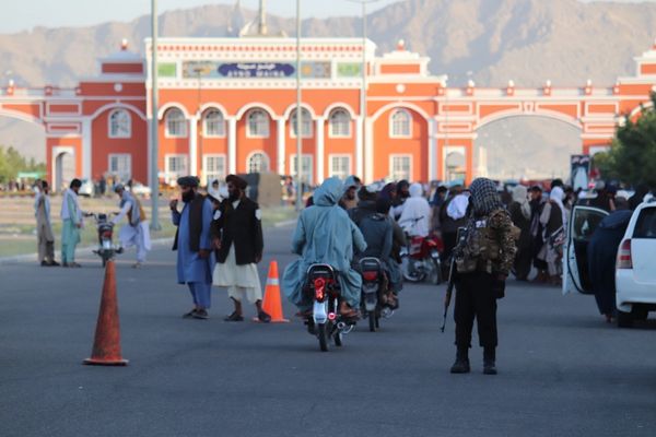 کندهار مېشتي: د طالبانو لهخوا نیول شوي کسان زندان ته تر تګ وړاندې، کانټینرو کې ساتل کېږي