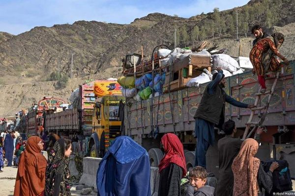 Taliban Announces Repatriation Of Over 200 Afghan Refugee Families From Iran & Pakistan