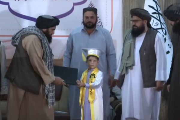 د حساب نابغه ماشوم په تړاو خلیلزاد:استعداد لرونکو نجونو او هلکانو ته باید فرصتونه برابر شي