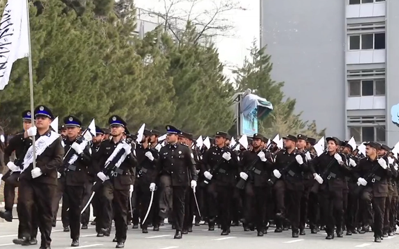 سراجالدین حقانی میگوید طالبان ۲۳۰ هزار نیروی پولیس دارد