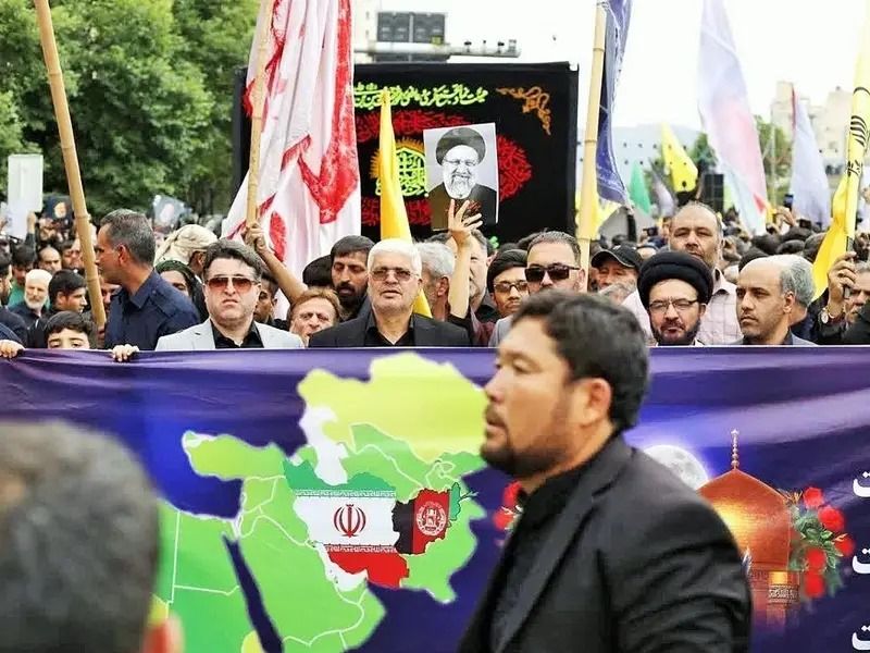 ادعای حضور بیش از صد هزار نفر از مهاجران افغان در تشییع رئیسی در مشهد