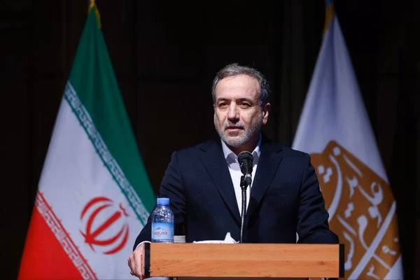 عباس عراقچي له امریکایي لوري سره د دویم پړاو خبرو اترو لپاره سویس ته ولاړ