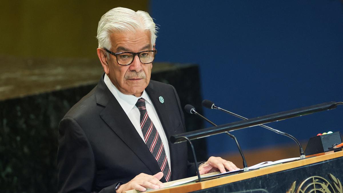 خواجه اصف: د ترکیې او قطر د وړاندیز په صورت کې به له طالبانو سره خبرې بیا پیل کړو