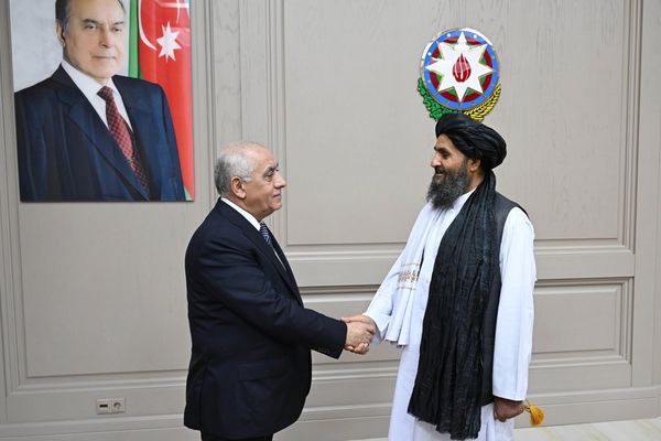 ملا برادر د اذربایجان له لومړي وزیر نه په باکو کې د طالب سفیر د منلو غوښتنه کړې