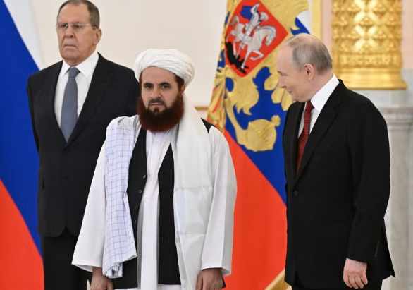سفير طالبان في موسكو يقدّم أوراق اعتماده إلى بوتين