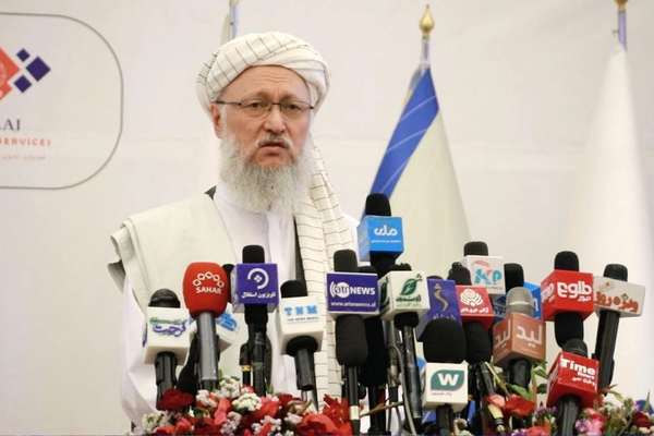 حنفي وايي د یوه ښوونکي د تبدیلي لپاره ۳۰۰ لاسلیکونو ته اړتیا ده