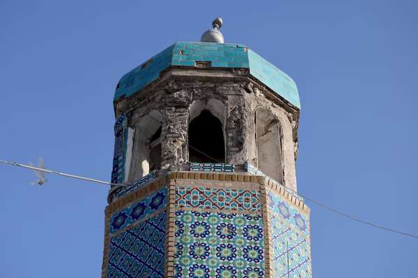 د مزار شریف اوسېدونکي: طالبان دې د «روضې» د رغونې لپاره لاس په کار شي
