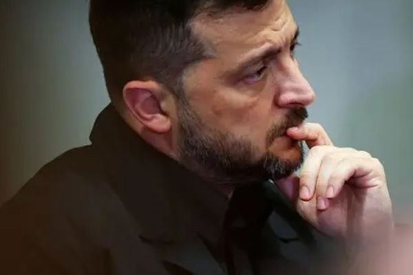 د اوکراین ولسمشر وايي چې د لویدیز د ضمانتونو په رڼا کې د ناټو له غړیتوب تېر دی