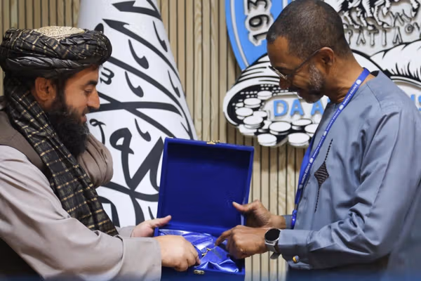 د افغانستان بانک د ملګرو ملتونو د پرمختیايي پروګرام له استازي سره د مخه ښې ناسته کړې