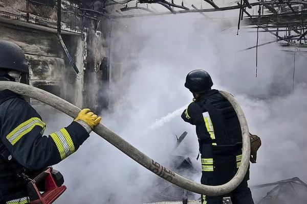اوکراین: روسیې بېګاه شپه پر کیف تر ټولو ستر برید کې ټولټال ۲۷۳ ډرون کارولي دي