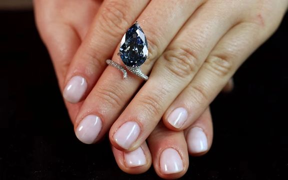 الماس کمیابی در سوئیس ۲۵ میلیون دالر فروخته شد