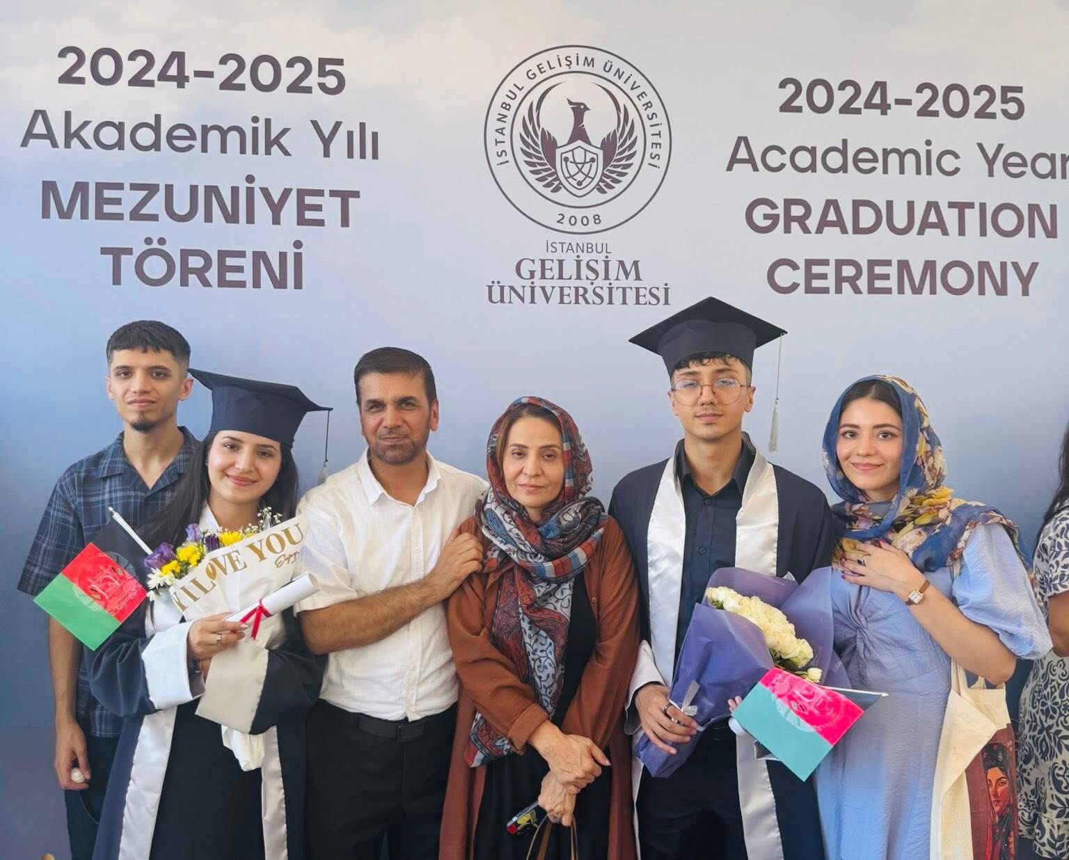 اسماعیل یون و آرین یون فراغت دخترشان از دانشگاه را جشن گرفتند