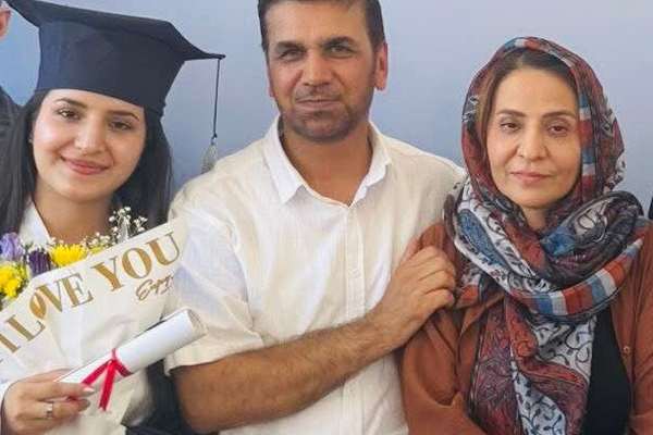 اسماعیل یون و آرین یون فراغت دخترشان از دانشگاه را جشن گرفتند