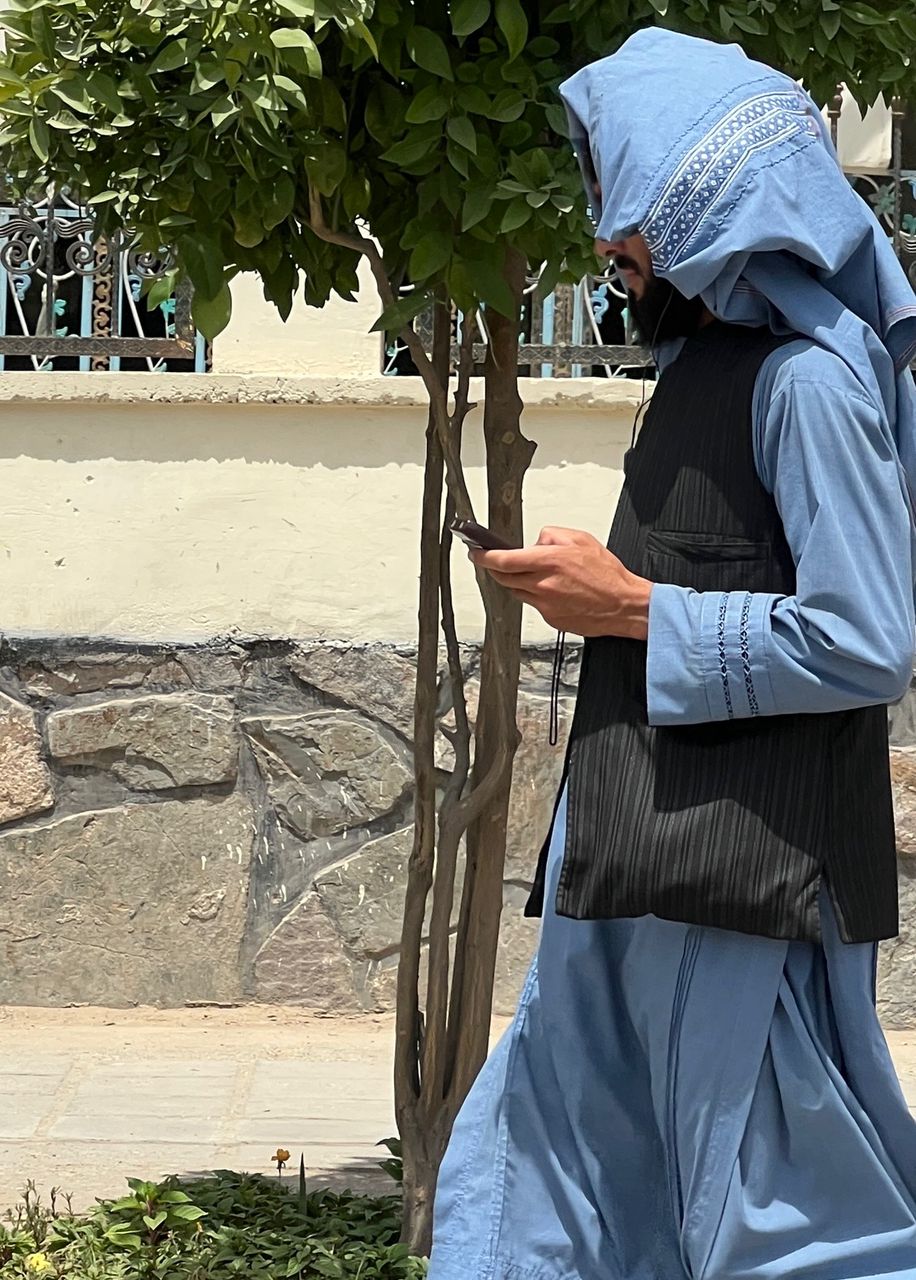 په دولتي ادارو کې پر ځیرکو موبایلونو بندیز خلکو ته میلیونونه افغانۍ زیان اړولی