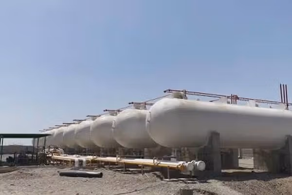 إيران تبدأ تصدير الغاز المسال من ميناء خرمشهر إلى أفغانستان