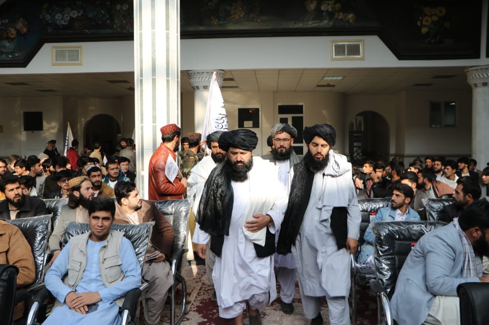 وزیر تحصیلات طالبان به دانشجویان: سلاح را کنار بگذارید