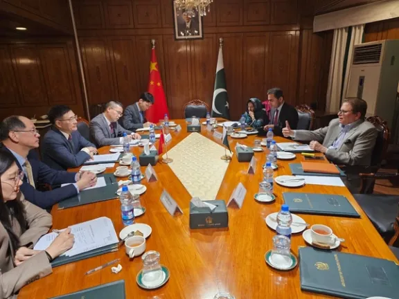 محمد صادق وایي له چیني استازي سره د افغانستان د امنیت په اړه غږېدلی