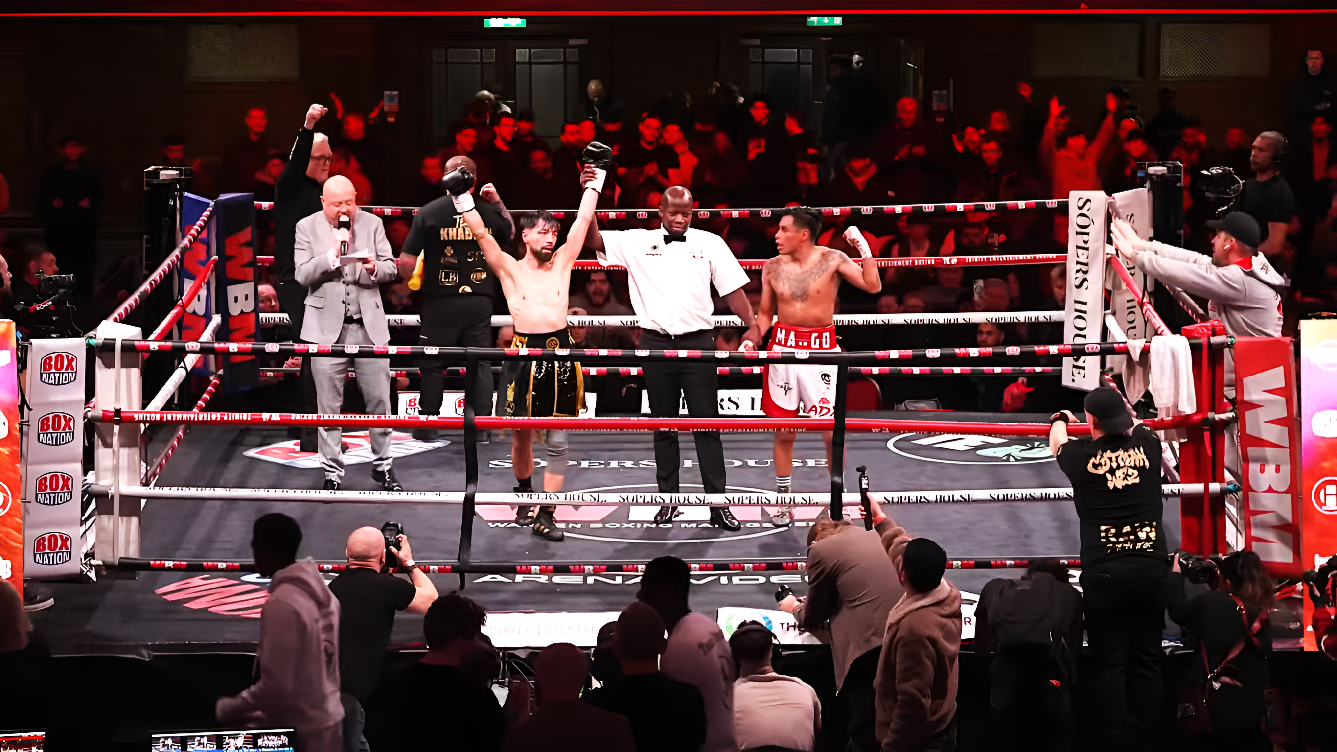 قیس خادمی، مشت‌زن حرفه‌ای افغانستان مقابل حریفی از مکزیکو به پیروزی رسید