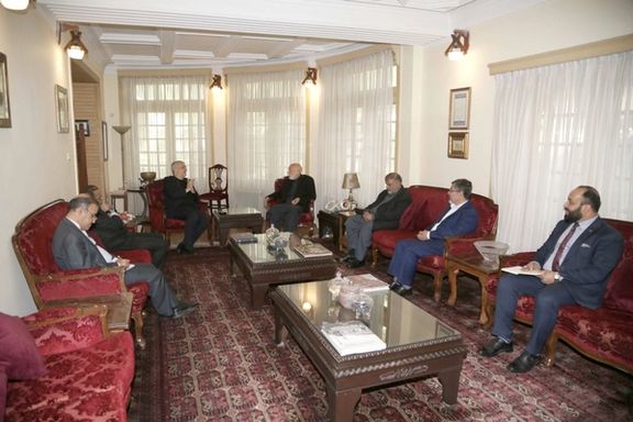 کرزی در دیدار با نماینده ایران: کشورهای منطقه به حل مشکلات افغانستان کمک کنند