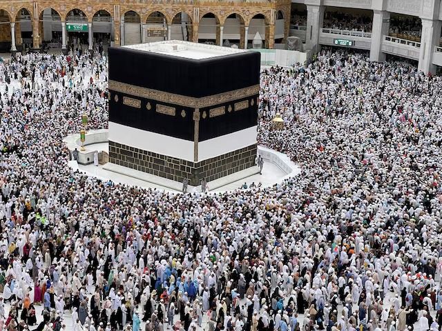 عربستان سعودی ۳۰۰ هزار زائر ثبت‌نشده را از حوالی مسجد الحرام مکه خارج کرد