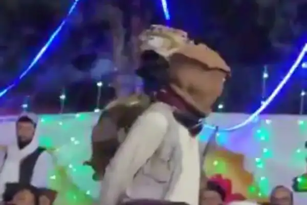 د فاتح په اړه پر تمثیلي ډرامې پښېماني؛طالبانو له خلکو او خپلو دري ژبو جنګیالیو بښنه وغوښته