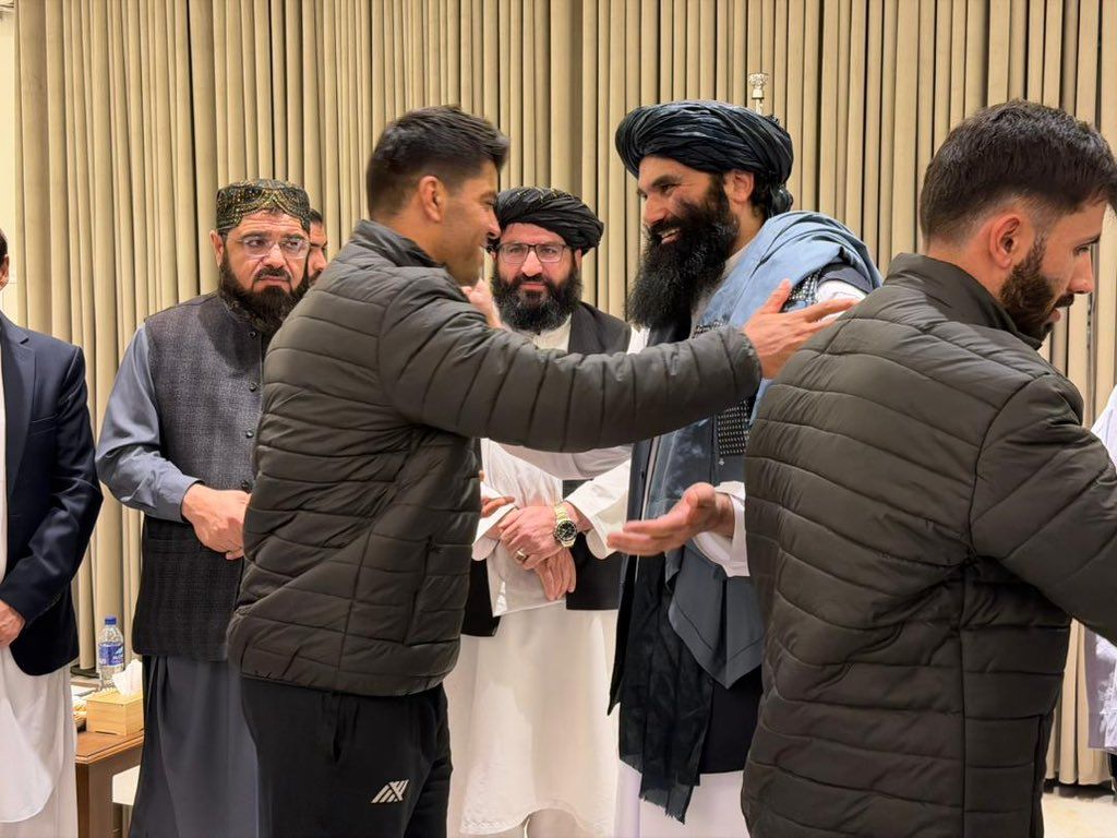 وزیر داخله طالبان از تیم ملی فوتسال زیر ۱۷ سال افغانستان تقدیر کرد