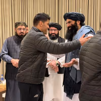 وزیر داخله طالبان از تیم ملی فوتسال زیر ۱۷ سال افغانستان تقدیر کرد