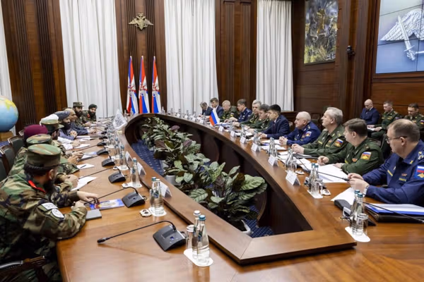 روسیې او طالبانو د امنیتي همکاريو پر پراختیا خبرې وکړې