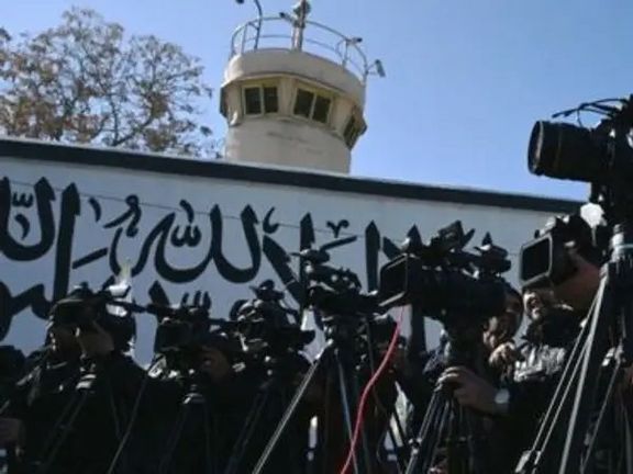 د افغانستان د خبریالانو مرکز: د طالبانو ۱۳ فرمانونو رسنۍ له بې ساري شاتګ سره مخ کړې دي