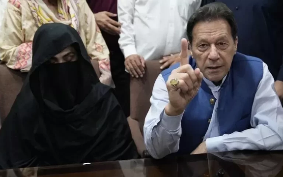 عمران خان وايي، چې مېرمن یې په زندان کې په زهرو مسموم شوې ده