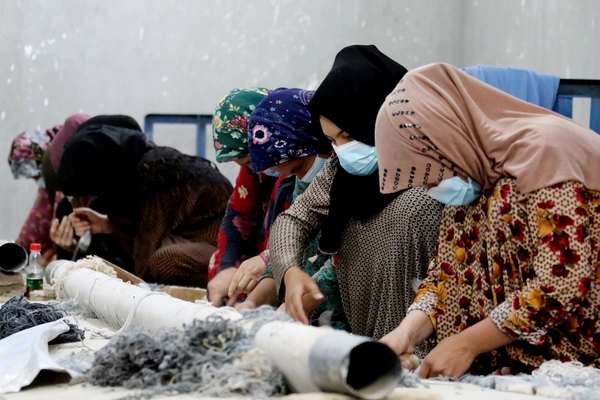 ملل متحد: با وجود خفقان در حاکمیت طالبان، زنان افغان نانآوران هزاران خانوادهاند