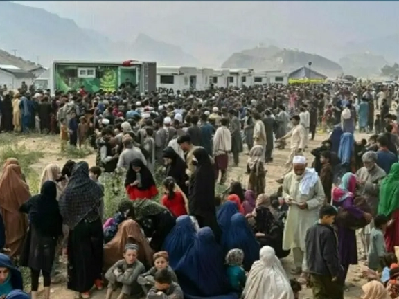 Pakistan Extends Deportation Deadline For Afghan Immigrant Waiting For Evacuation