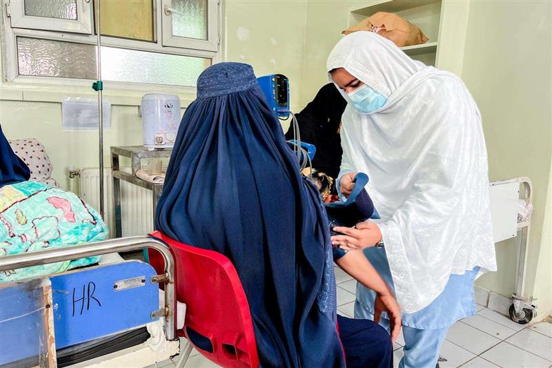 سرچینې: طالبانو په ننګرهار کې یوه ښځینه ډاکټره له دلیل پرته له دندې شړلې