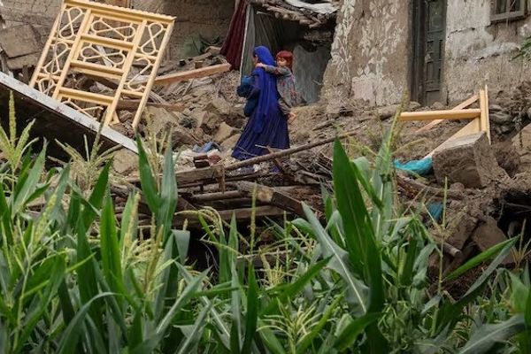 منظمة الصحة العالمية تدعو طالبان إلى رفع القيود عن عمل النساء في فرق الإغاثة