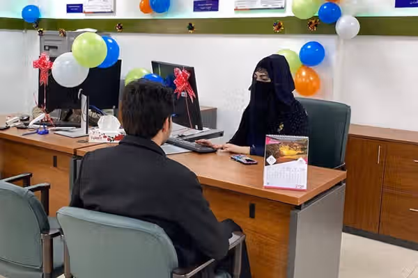 مجلس سنای پاکستان حجاب اجباری برای کارمندان زن بانکهای اسلامی را منع کرد