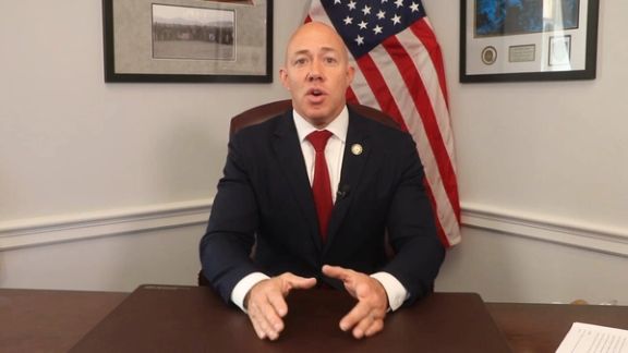 ضایع شدن کمکهای خارجی؛ مقام بلندپایه کانگرس از تعلیق و بررسی کمکهای امریکا دفاع کرد