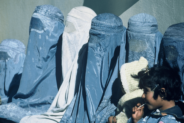 تحلیل: د طالبانو پنځه کلنې واکمنۍ افغانستان د ځپنې او نړیوالې انزوا ترمنځ درولی