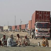 تر اوربند وروسته؛ تر لس ورځني ځنډ وروسته پاکستان د افغانستان ټرانزیټي سوداګري بیا پیل کړه