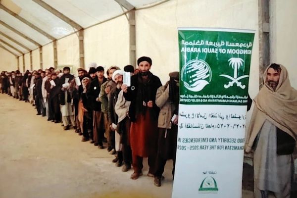 ملک سلمان بنسټ په بدخشان کې پر اړمنو کورنیو د مرستو ۵۱۰ کڅوړې وېشلې دي