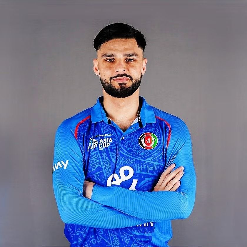 د افغانستان د کرېکټ ستوري نوین‌الحق د انګلستان له یورک‌شایر کلپ سره تړون وکړ