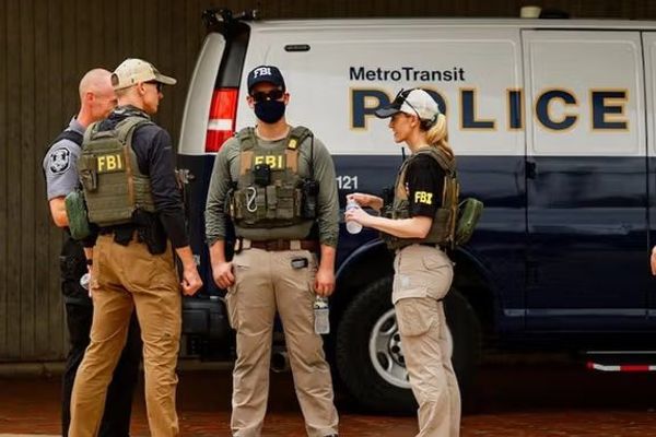 په ټکساس کې د ډزو له امله درې کسان وژل شوي او ۱۴ نور ټپیان دي