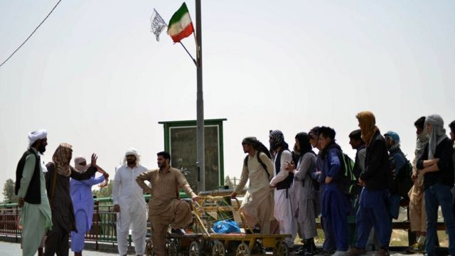 منظمات: الأفغان في إيران يواجهون أكبر عملية ترحيل في التاريخ المعاصر