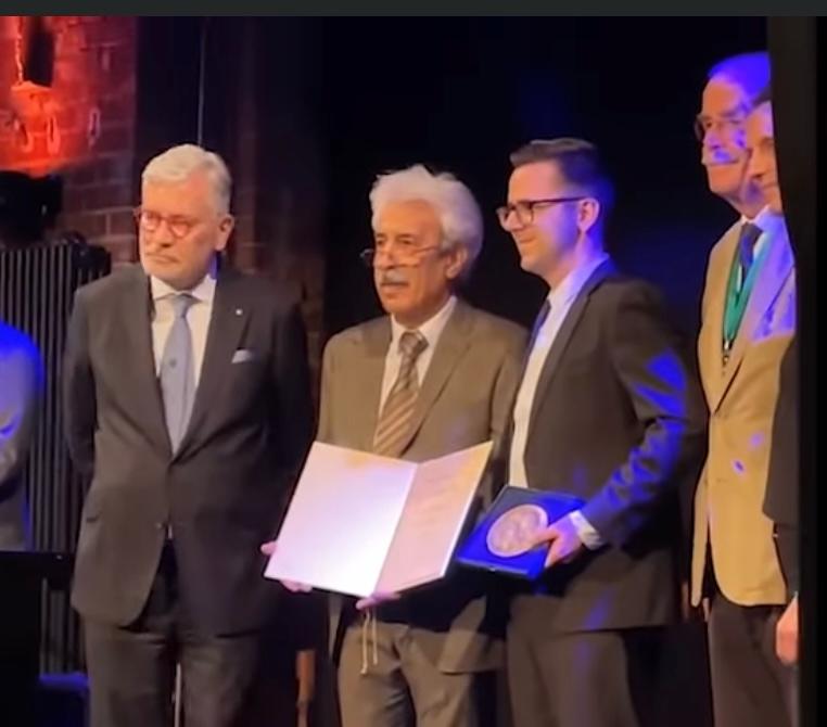 یو افغان ډاکټر د الماني جراحانو د ۲۰۲۴ کال د لیونارډو شوایبرر مډال ترلاسه کړی