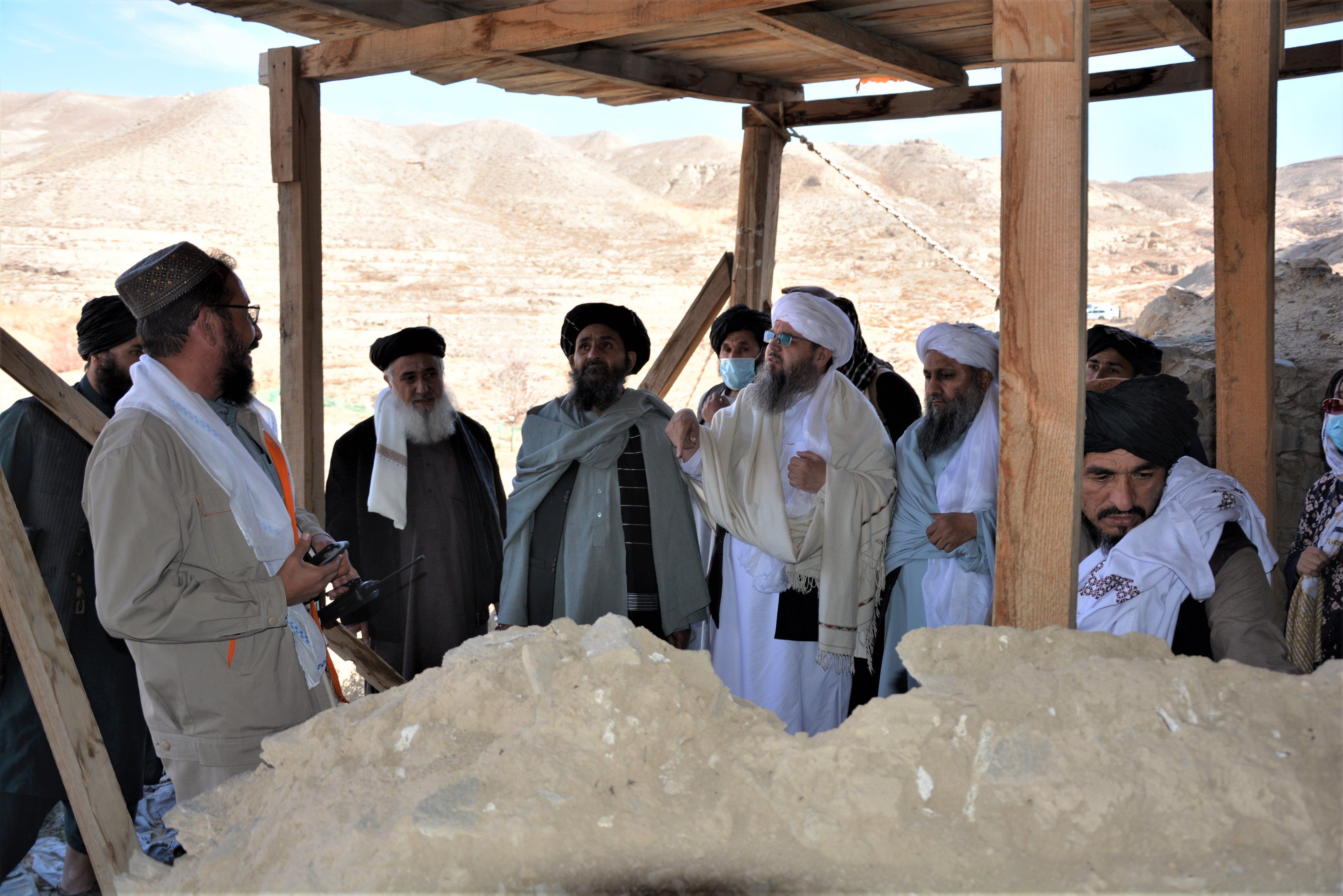 تخریب مجسمه‌های بودا توسط طالبان؛ ملا برادر می‌گوید آثار باستانی منطقه مس عینک حفظ شود