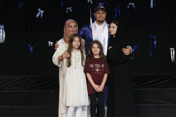 د پخواني ولسمشر کرزي لور هم د نورو نجونو په څېر نوره ښوونځي ته نهشي تلای