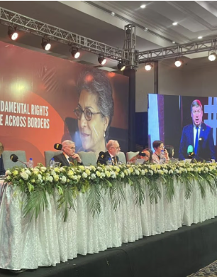 ريتشارد بينيت يحذّر من تداعيات ترحيل المهاجرين إلى أفغانستان