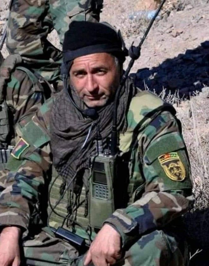 دگروال عبدالحمید از مشهورترین فرماندهان ارتش در غرب افغانستان، ساعتی پیش از کشته شدن به دست طالبان