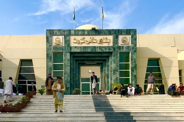 د پېښور عالي محکمې له پاکستان نه د یوې افغانې مېرمنې د اخراج مخنیوی کړی