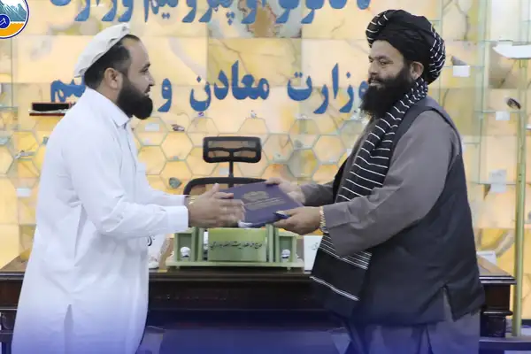 طالبانو په ننګرهار کې د تالک کان تړون له یوه کورني شرکت سره لاسلیک کړ